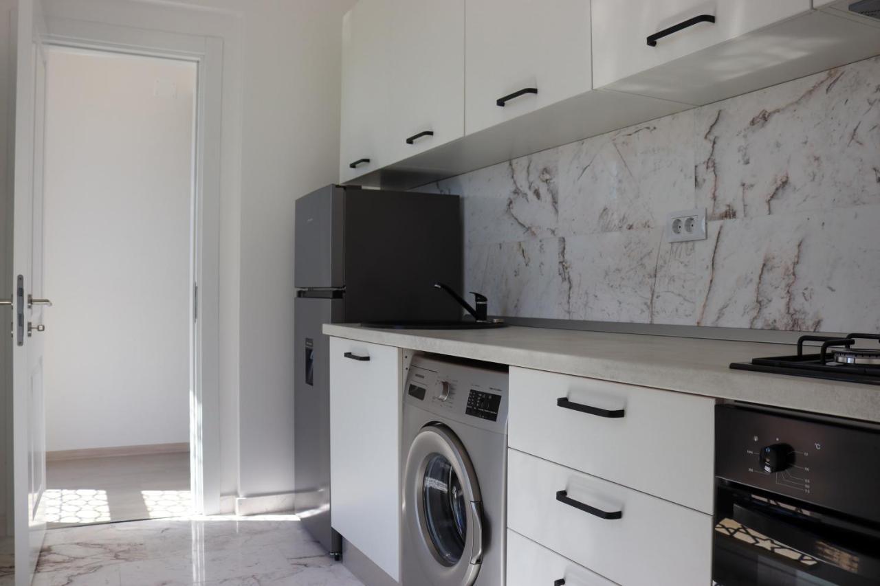 Azure Sea Apartments - Bychoice مامايا المظهر الخارجي الصورة