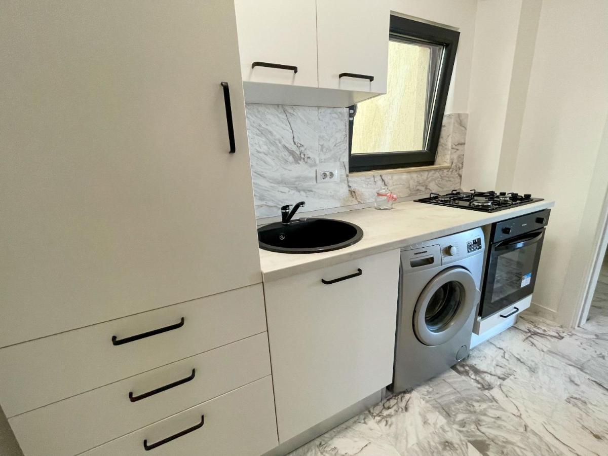 Azure Sea Apartments - Bychoice مامايا المظهر الخارجي الصورة