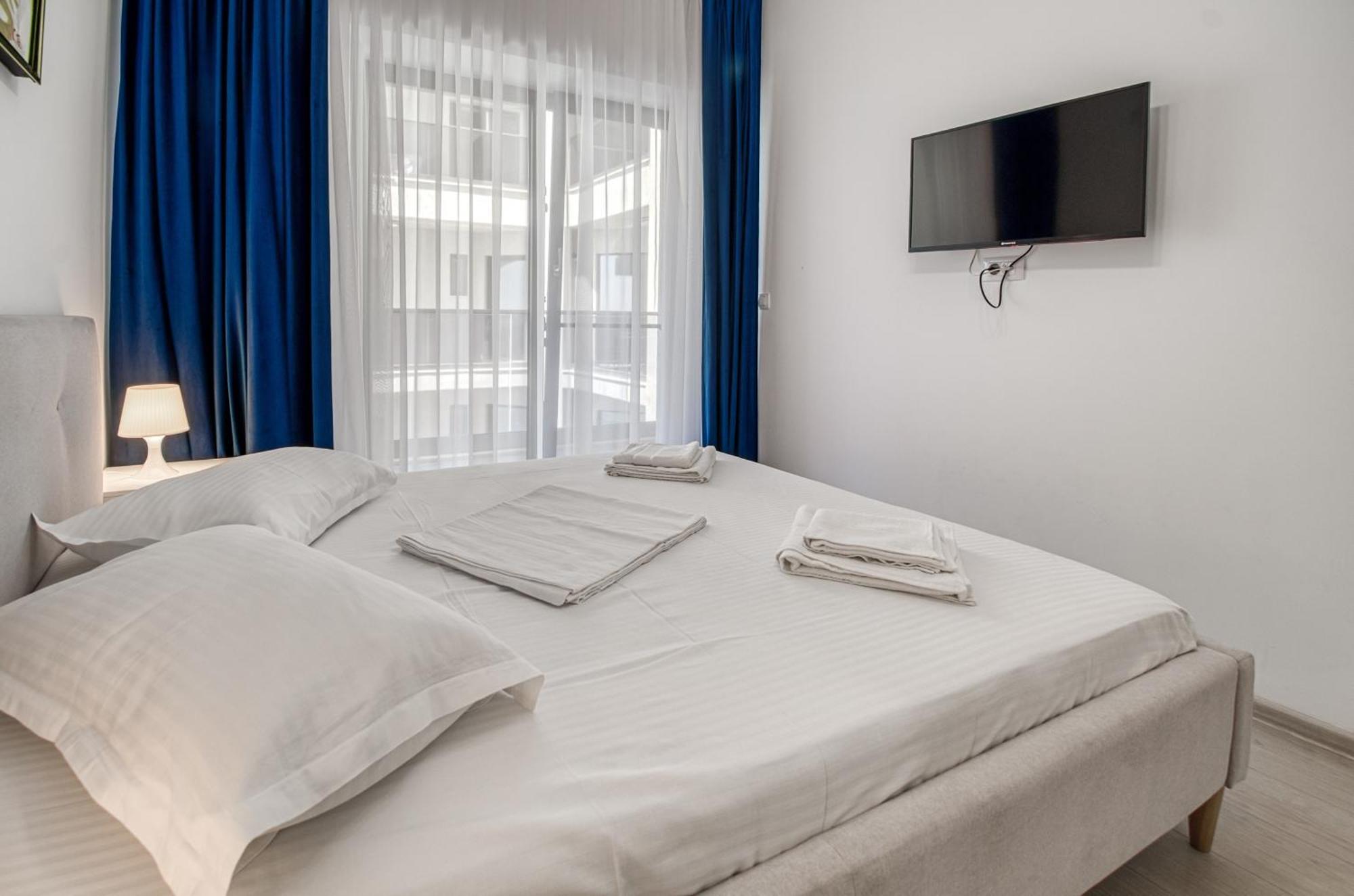 Azure Sea Apartments - Bychoice مامايا المظهر الخارجي الصورة